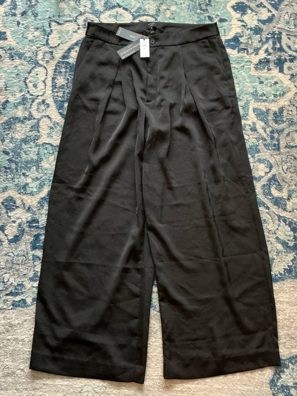 Banana Republic Factory black wide leg pants. Size 14 Petite. NWT.